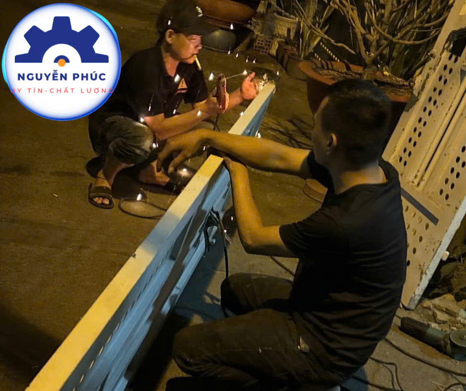 sửa cửa sắt 