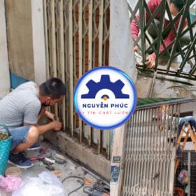 thợ sửa cửa kéo quận 2 đến tận nhà
