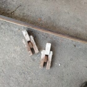 bánh xe cửa kéo bị hư