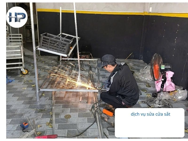 Giải Đáp Vấn Đề: Cửa Sắt Bị Xệ Phải Làm Sao?