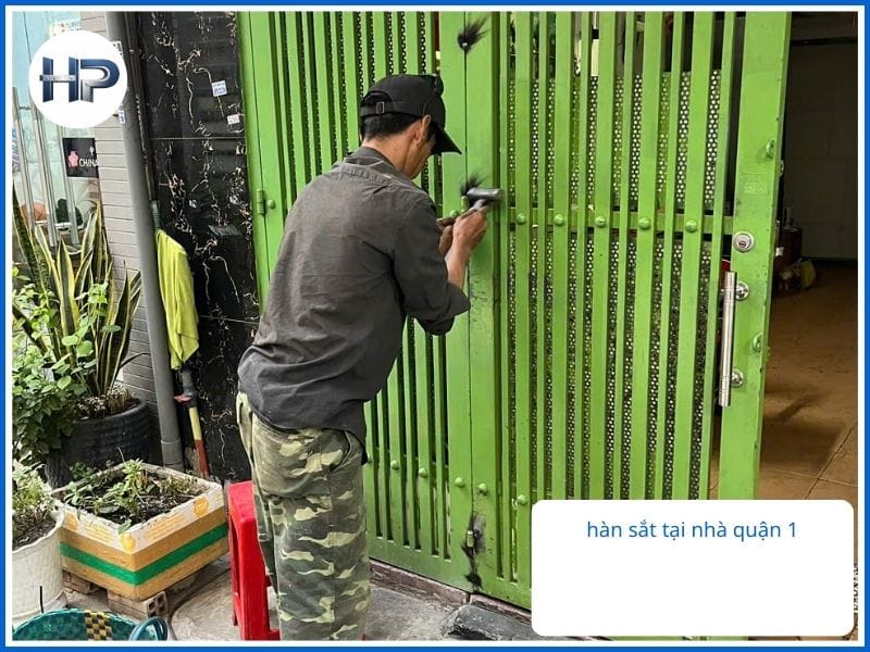 Giải đáp thắc mắc về sửa cửa sắt tại nhà cho người dùng Quận 1