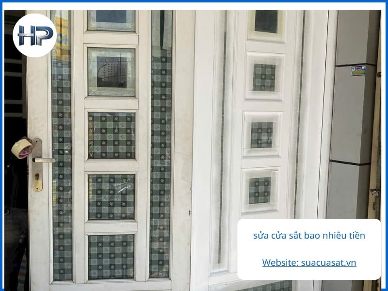 Hướng dẫn cách khắc phục cửa sắt bị xệ bằng cách chỉnh bản lề