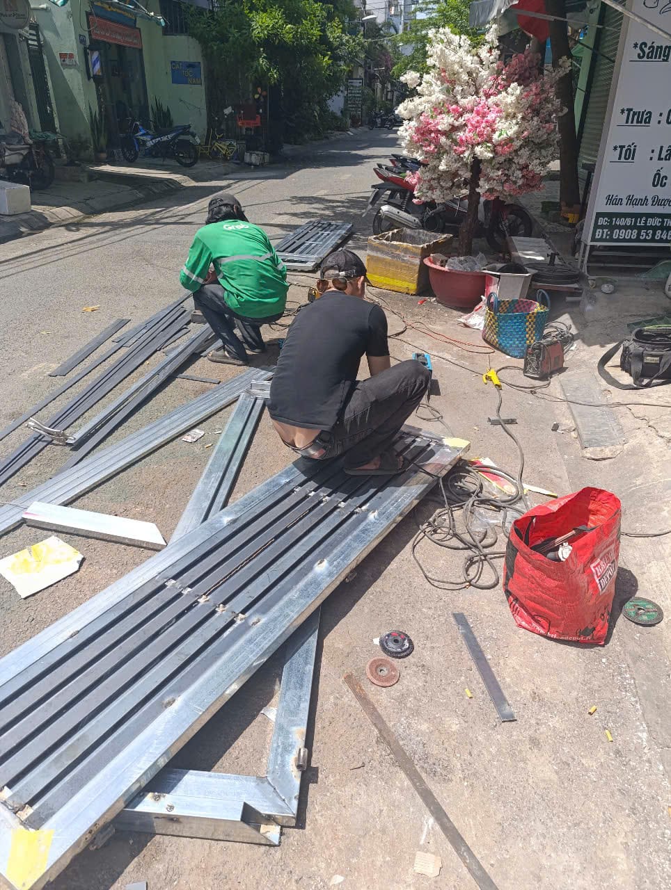 sửa cửa sắt quận 4