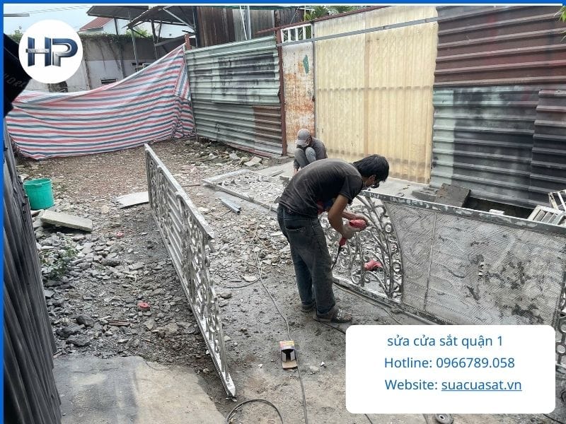 Tại sao khách hàng tin dùng thợ sửa cửa sắt Quận 1 của chúng tôi?