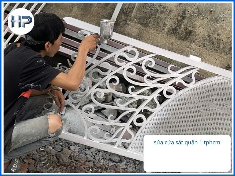 Dịch vụ hàn gia cố và làm mới cửa sắt 