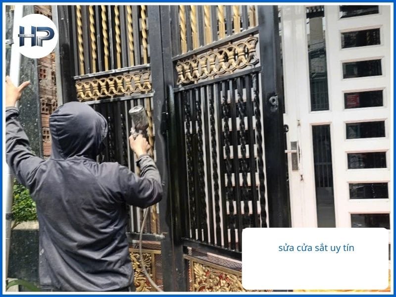 Bảng Giá Sửa Cửa Sắt Tại Nhà Mới Nhất 2026