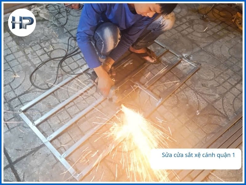 Khi nào bạn cần gọi thợ sửa cửa sắt Nguyễn Phúc ngay lập tức?