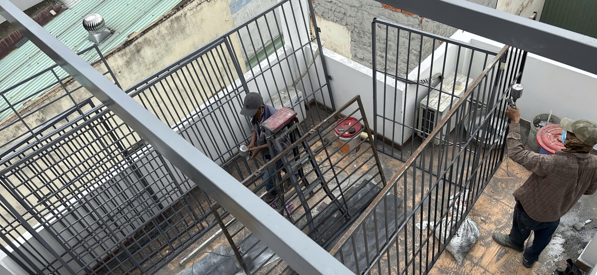 sửa cửa sắt tại nhà quận 4