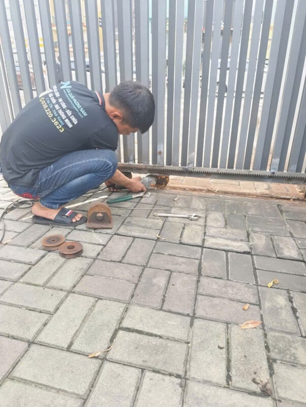 sửa cửa sắt 24h quận 4