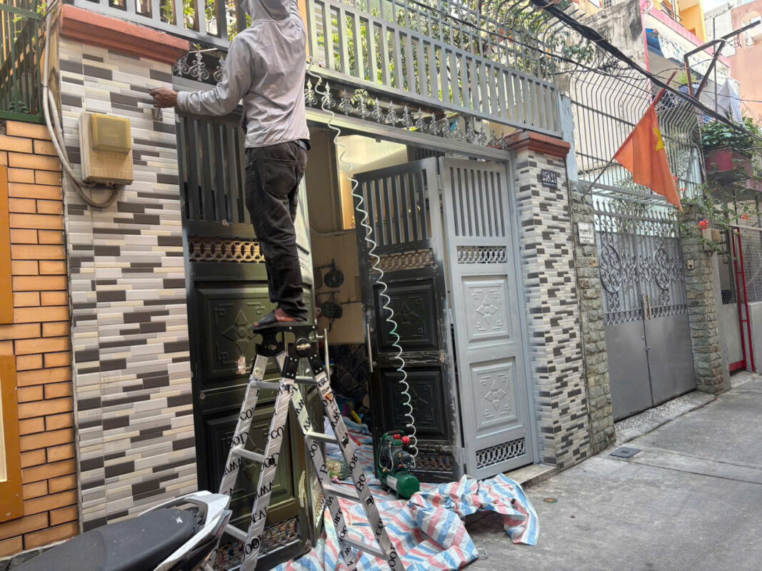 sơn cửa kéo tại nhà