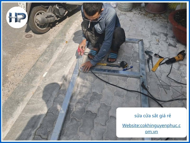 Giải Đáp Câu Hỏi Thường Gặp về sửa cửa sắt Tân Phú