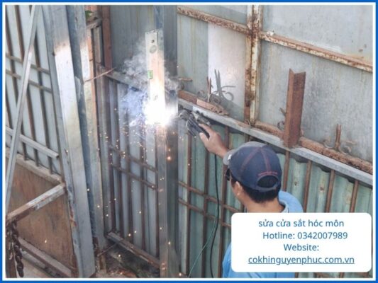 Sửa Cửa Sắt Hóc Môn: Dịch Vụ Chuyên Nghiệp, Giá Rẻ, Có Mặt Ngay 15 Phút