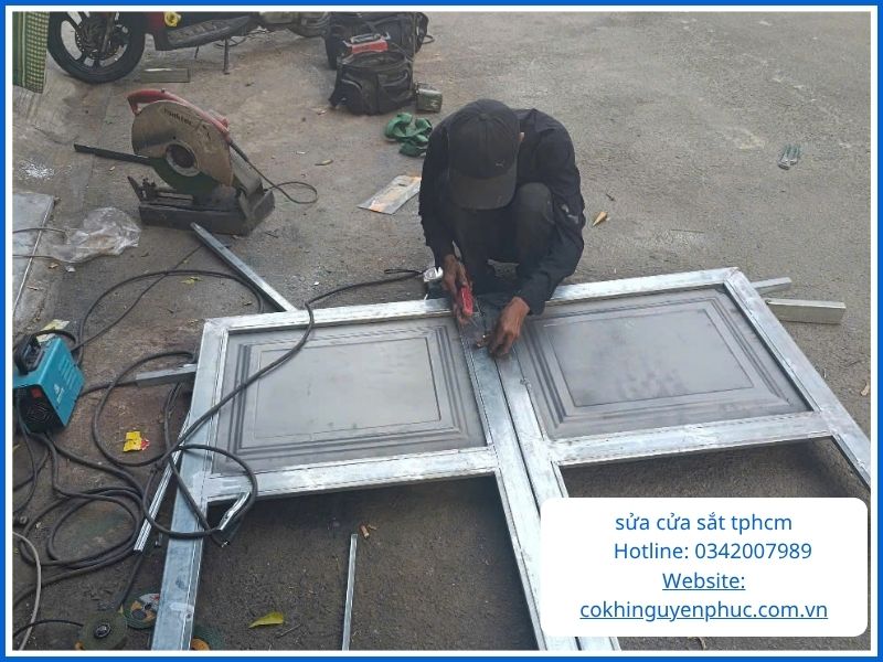 Dịch Vụ Cứu Hộ Cửa Sắt Củ Chi Siêu Tốc 24/7