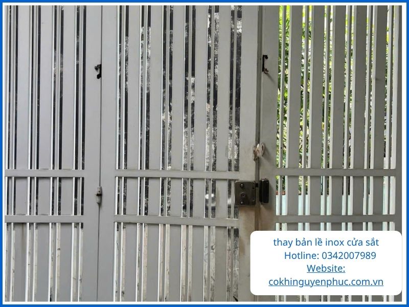 Dấu Hiệu Cần Gọi Thợ Sửa Bản Lề Cửa Sắt Ở TPHCM Gấp Nhất