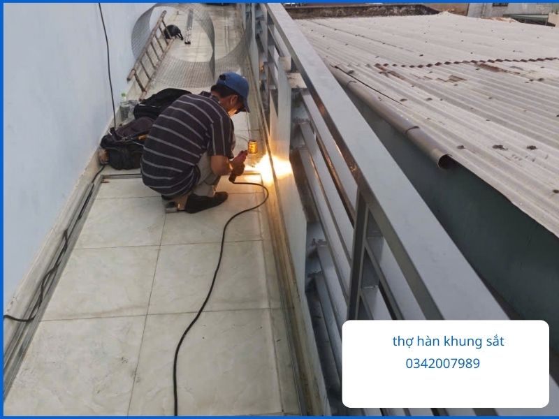 thợ hàn khung sắt