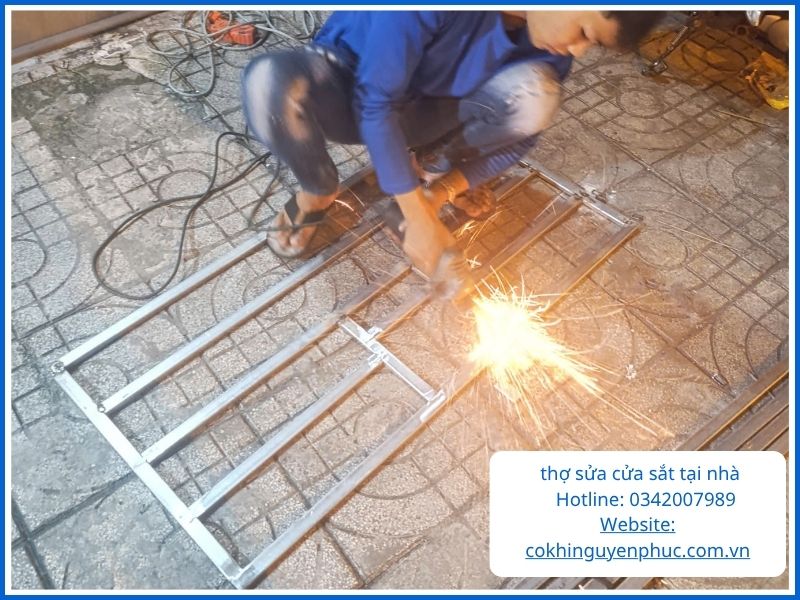 Tại sao bạn cần dịch vụ sửa cửa sắt Hóc Môn tại nhà ngay lập tức