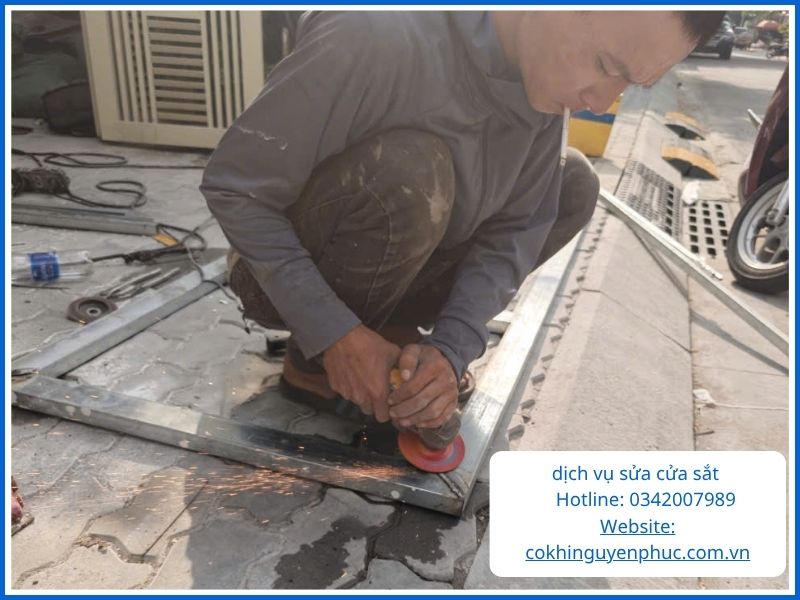 Kinh nghiệm chọn thợ sửa cửa sắt quận 5 bạn nên biết