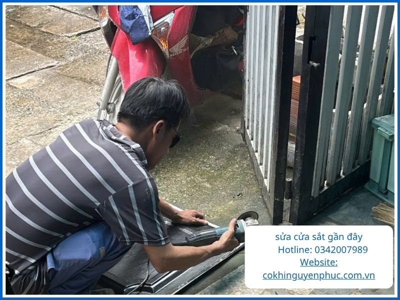 Tại sao nên chọn thợ sửa cửa sắt quận 5 của Cơ Khí Nguyễn Phúc