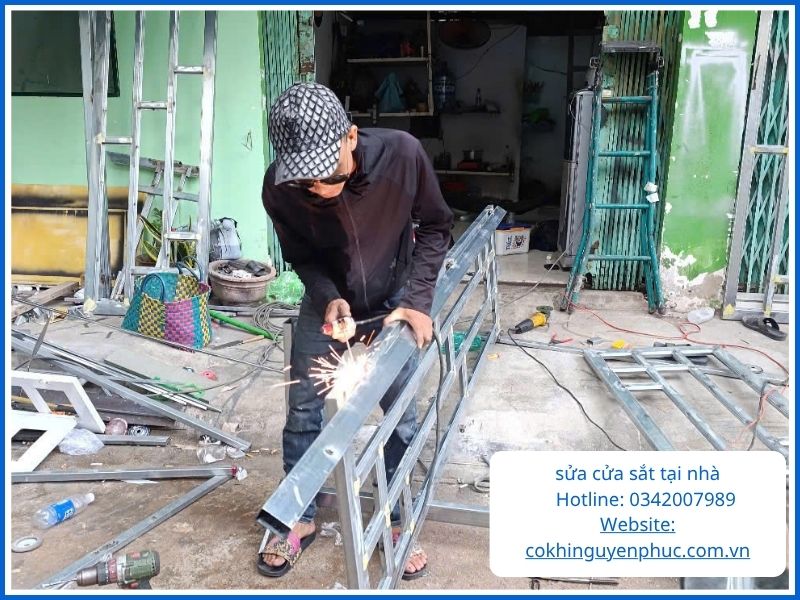 Tại sao nên gọi thợ sửa cửa sắt Bình Thạnh của chúng tôi