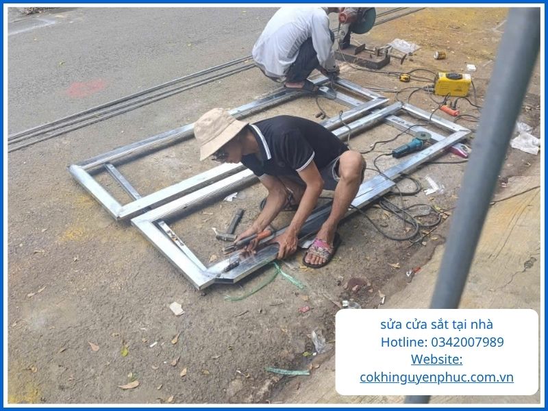 Liên Hệ ngay sửa cửa sắt quận 2 của Nguyễn Phúc 