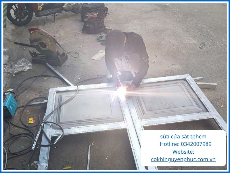 Dịch vụ sửa cửa sắt Phú Nhuận chuyên nghiệp – Giải pháp tối ưu