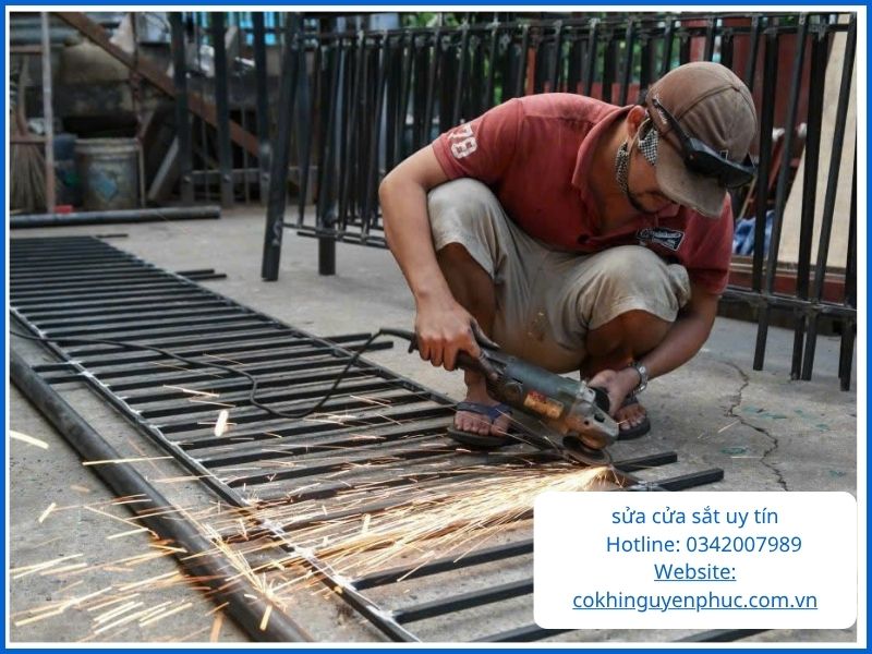 Gọi ngay sửa cửa sắt thủ đức - Cơ Khí Nguyễn Phúc  Phục vụ 24h