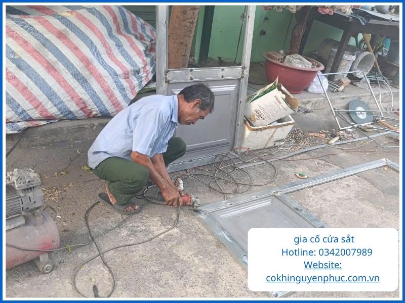 Quy trình dịch vụ sửa cửa sắt chuyên nghiệp tại Quận 12