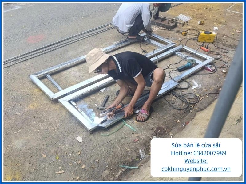 Báo giá sửa cửa sắt Quận 10 mới nhất 2026