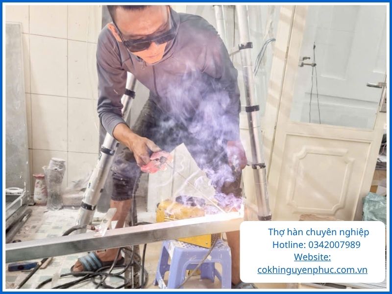 Quy trình 4 bước liên hệ đặt lịch thợ sắt siêu tốc