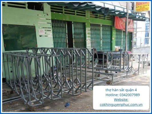 Thợ Hàn Sắt Quận 4 TPHCM: Quy Trình Khắc Phục, Gia Cố & Tái Cấu Trúc Sắt Thép Tại Nhà