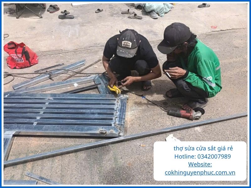 Giải đáp thắc mắc khách hàng sửa cửa sắt 