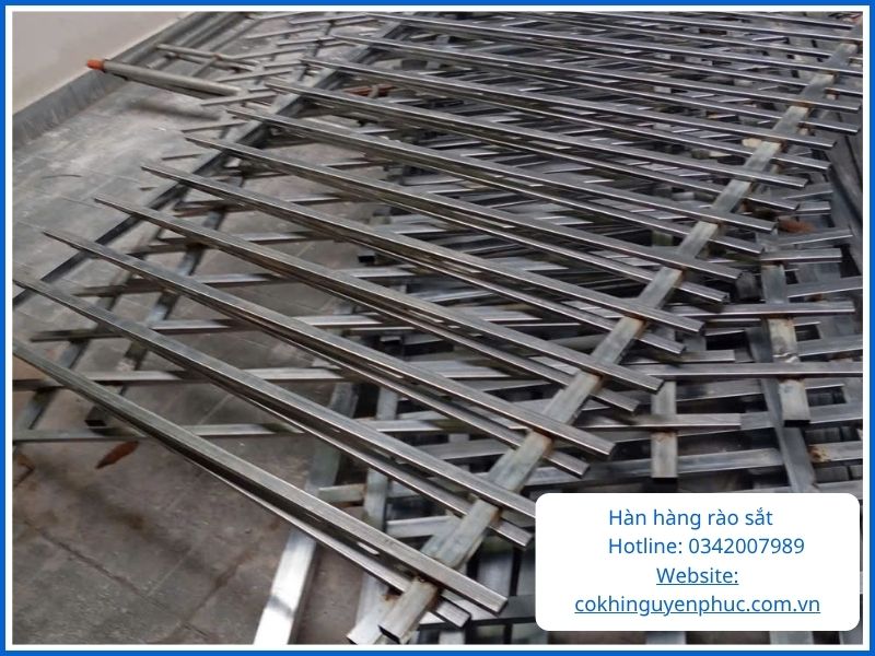 Hàn lan can sắt đẹp và hàng rào sắt bảo vệ