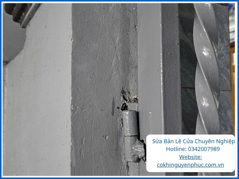 Đội Thợ Hàn Sắt Quận 11 Tại Nhà Sửa Bản Lề Cửa Sắt Chuyên Nghiệp