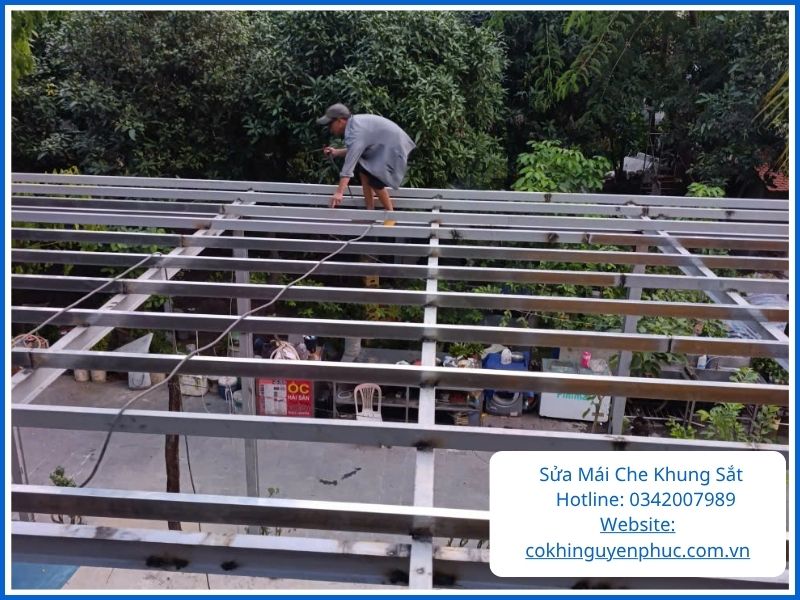 Giải Pháp Sửa Mái Che Khung Sắt Và Làm Giàn Hoa Sắt Sân Thượng Bền Bỉ