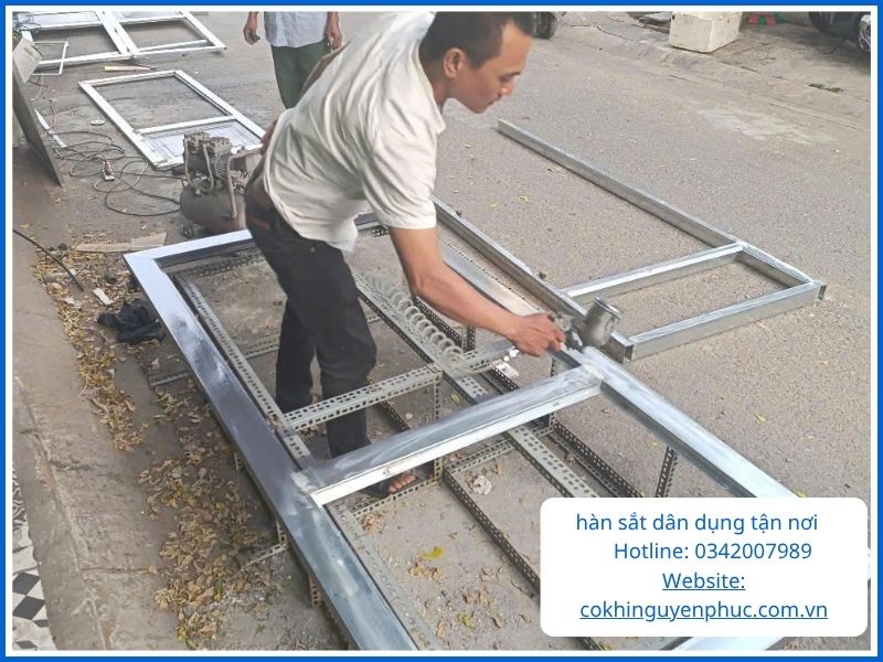 Thi Công Lắp Mới Cùng Thợ Hàn Sắt Bình Thạnh Khéo Tay